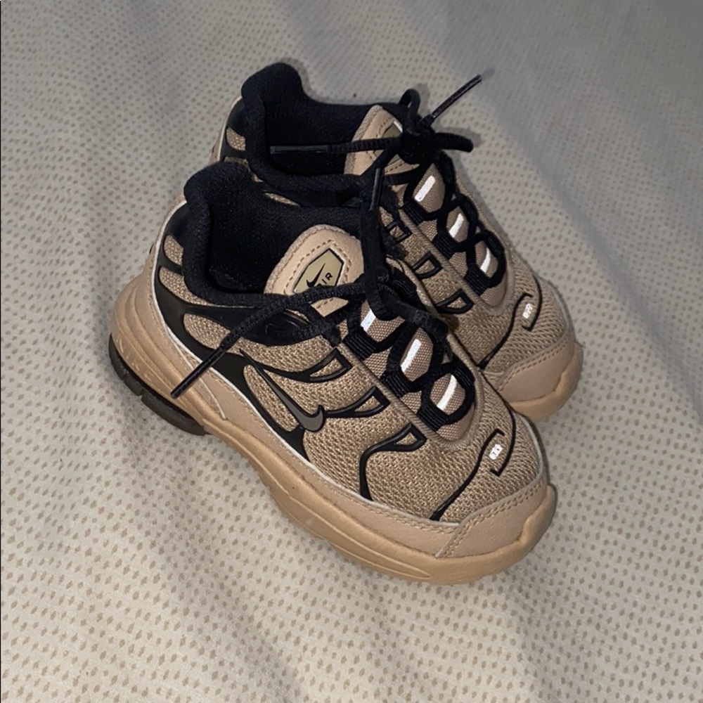 Kids sneakers